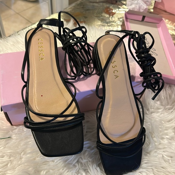 BLACK LACE UP SANDAL SIZE 8 NEW NEVER WORN - Picture 1 of 4